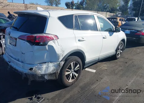 2017 Toyota Rav4 Xle z USA, uszkodzony, nr VIN JTMWFREV5HJ143436